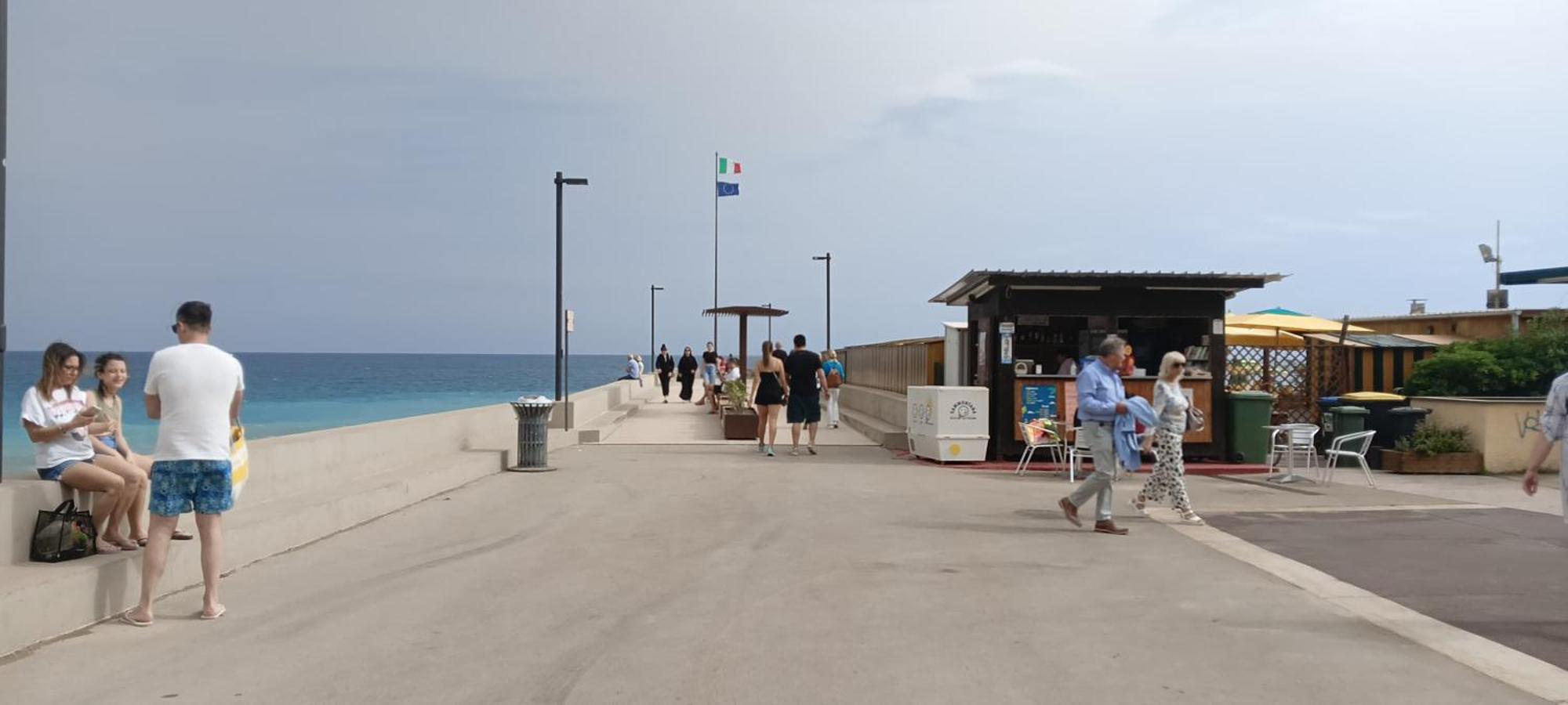 Piccolo Hotel Holiday Center Finale Ligure Exterior foto