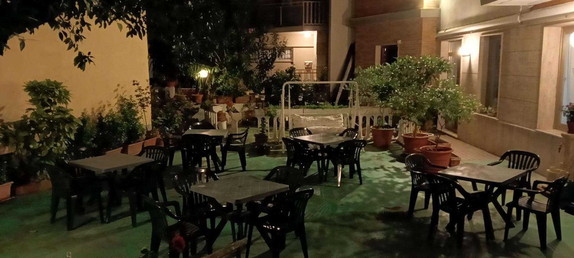 Piccolo Hotel Holiday Center Finale Ligure Exterior foto