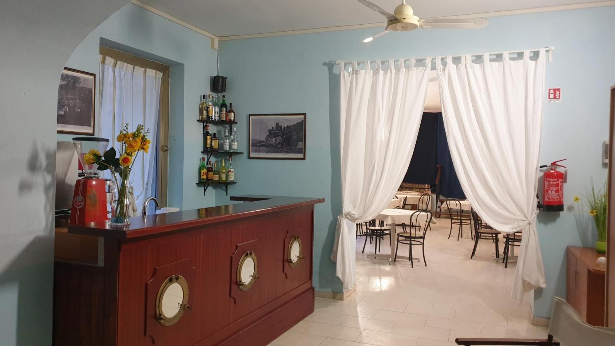 Piccolo Hotel Holiday Center Finale Ligure Exterior foto