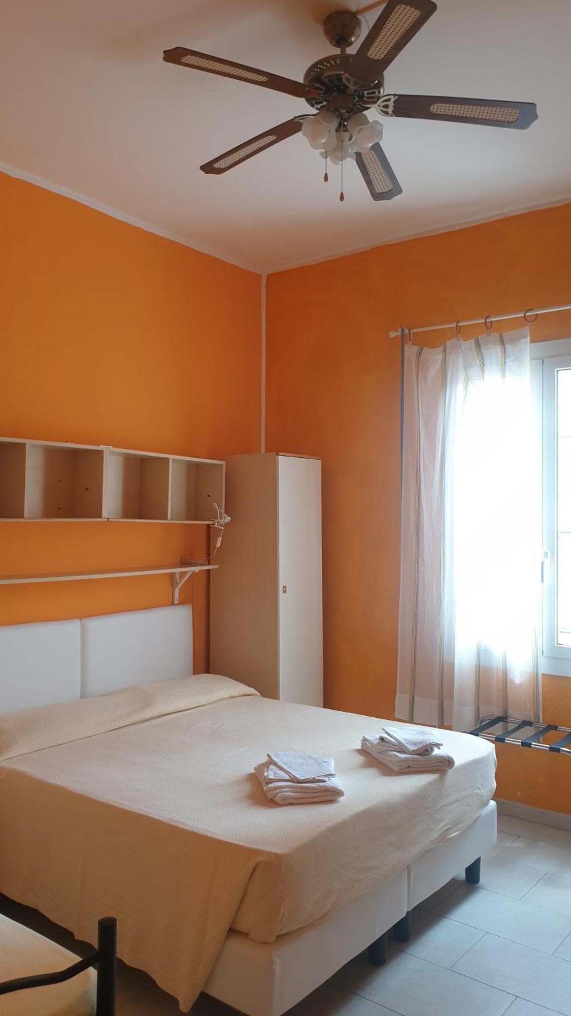 Piccolo Hotel Holiday Center Finale Ligure Exterior foto