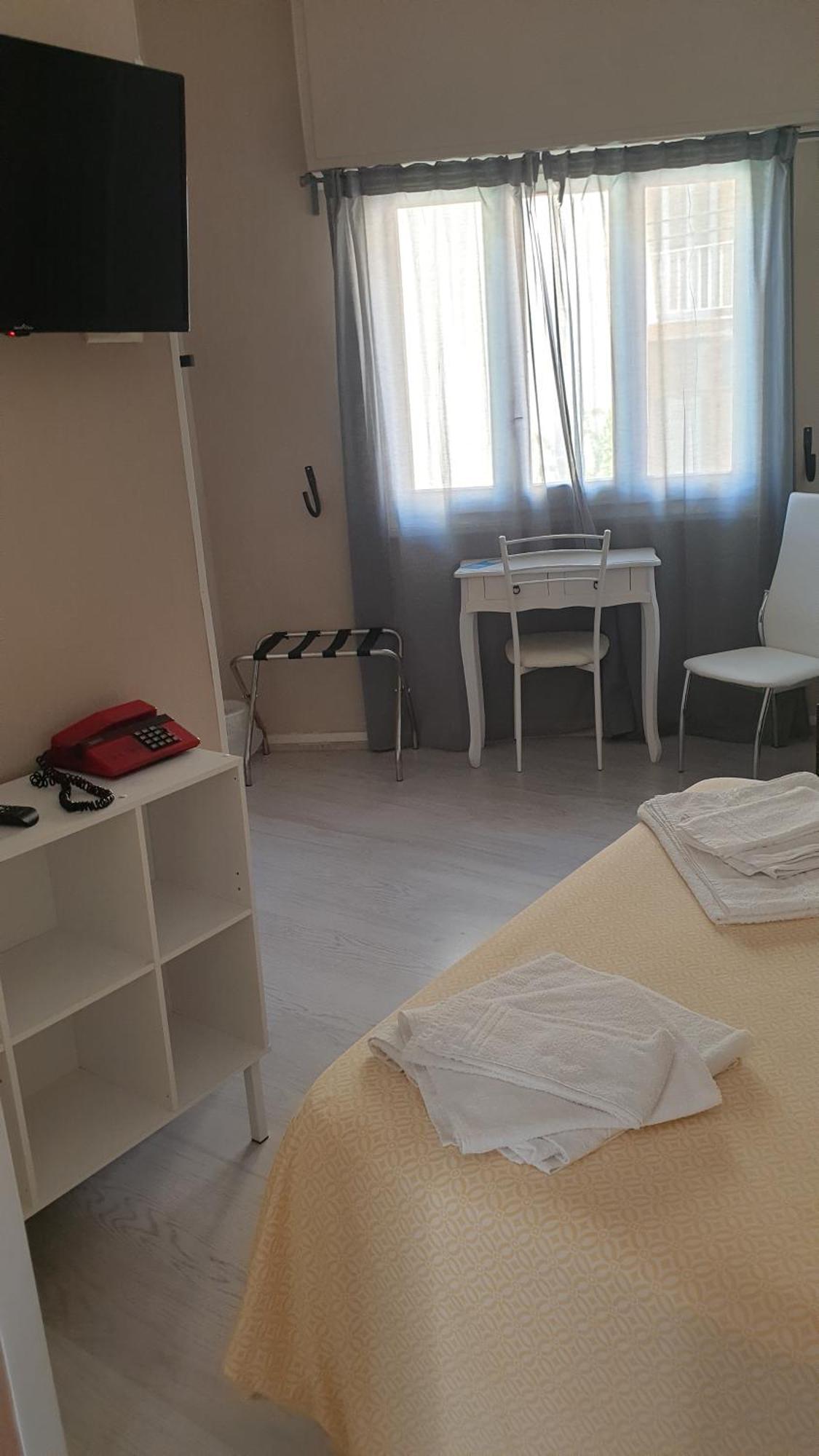 Piccolo Hotel Holiday Center Finale Ligure Exterior foto